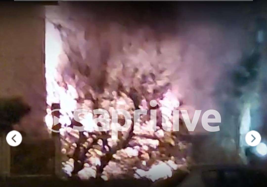 Paura a via Kennedy😰! Laboratorio della Pasticceria angolo del dolce in fiamme. Nessun ferito